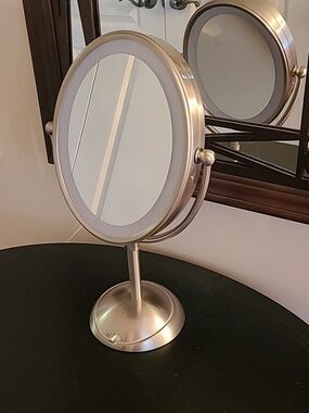 Vanity Lighted Makeup Mirror in Brushed Silver